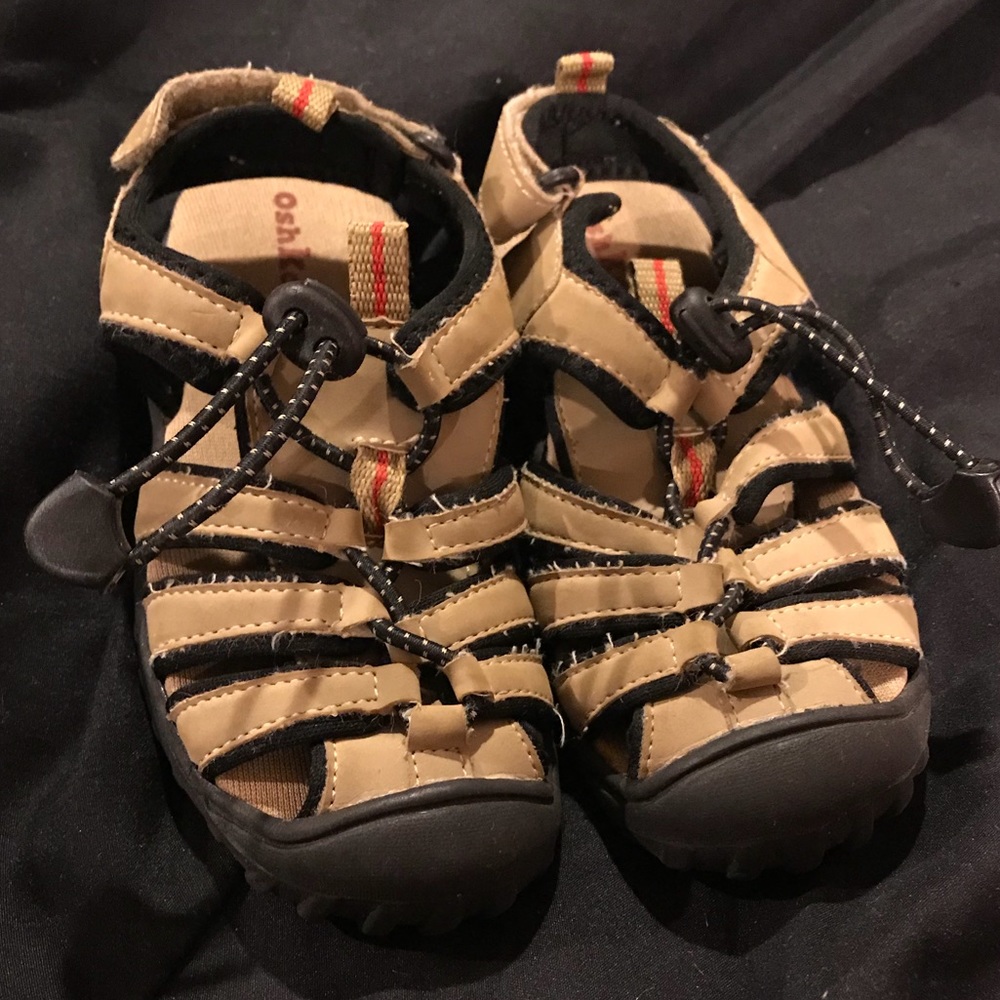 💘 5 for $8 💘 Toddler Boy’s Brown OshKosh Sandals